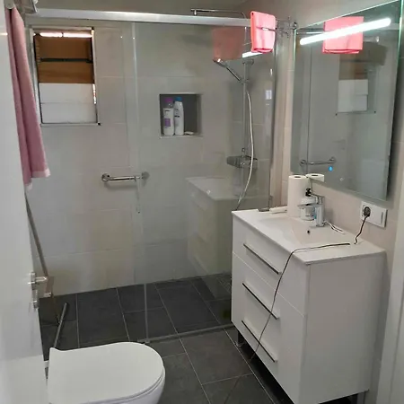 Guay *